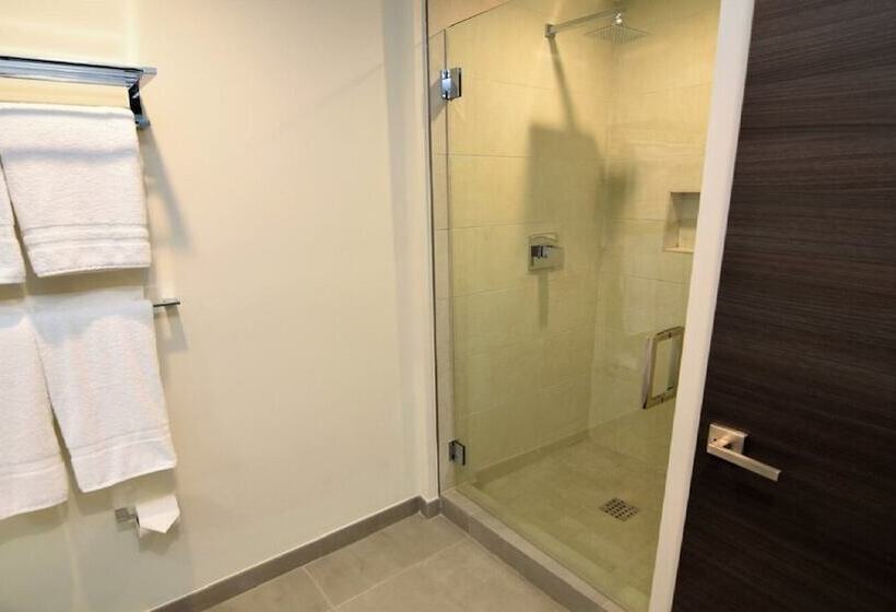 Отель Hollywood Bliss Studio Balcony Beach View