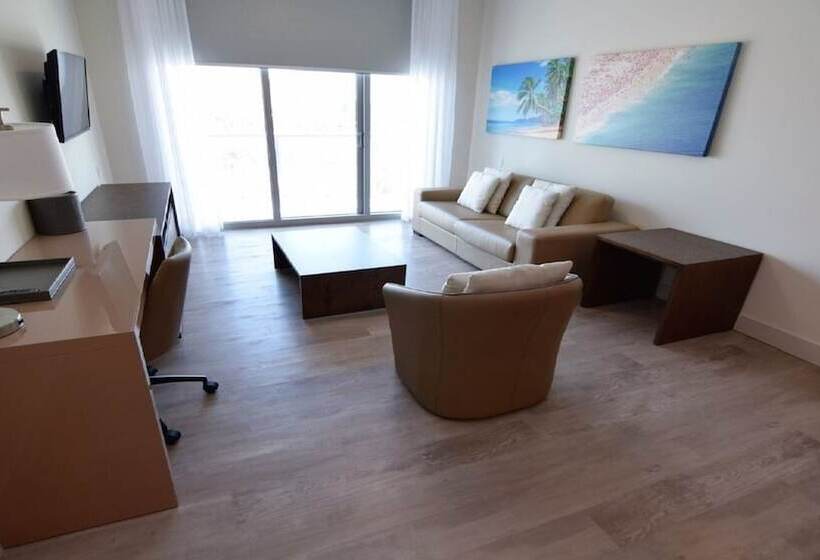 Отель Hollywood Bliss Studio Balcony Beach View