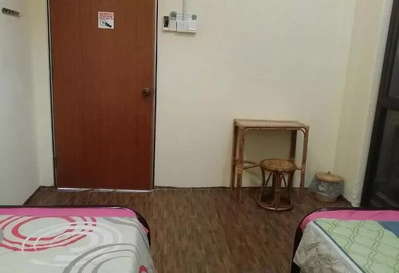 Muntri House   Hostel