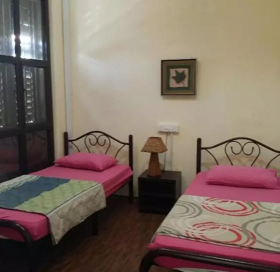Muntri House   Hostel