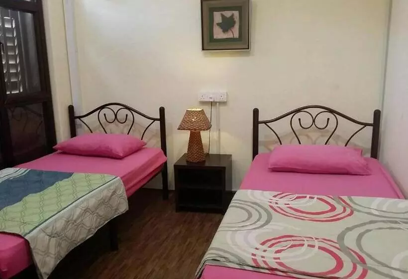 Muntri House   Hostel