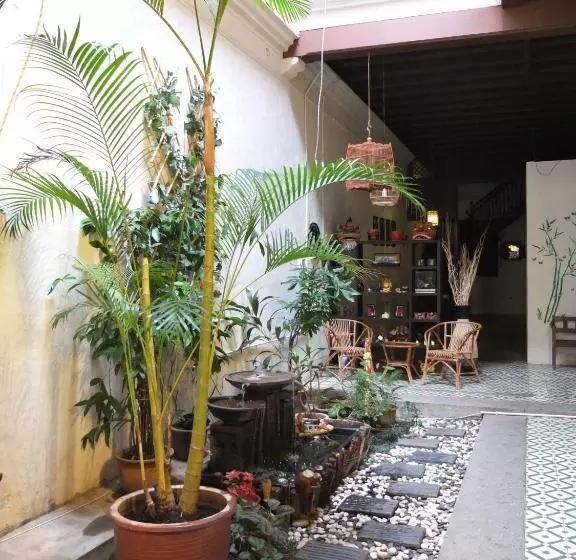 Muntri House   Hostel