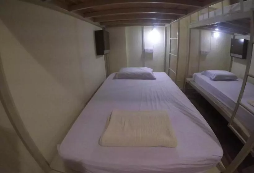 Muntri House   Hostel