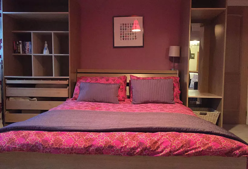 تختخواب و صبحانه A Room In The Country