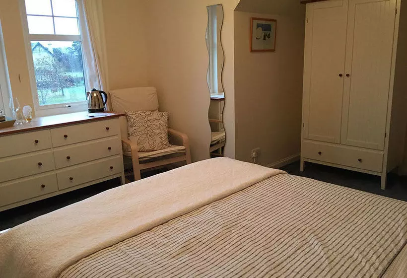 تختخواب و صبحانه A Room In The Country