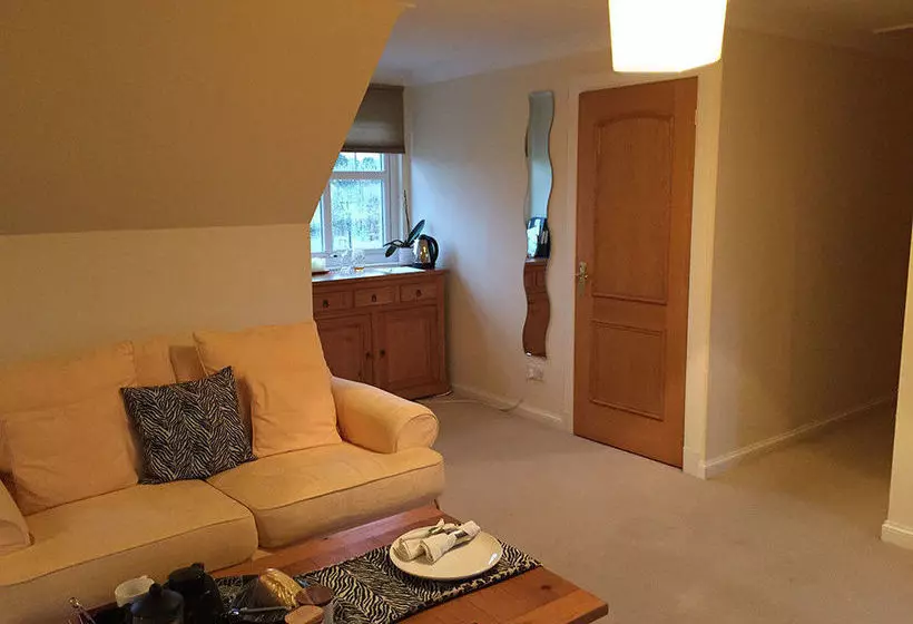 تختخواب و صبحانه A Room In The Country