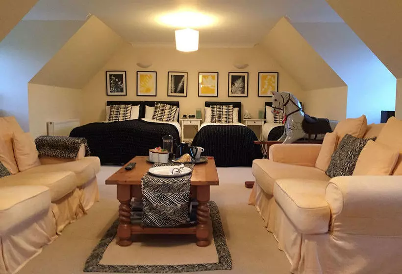 تختخواب و صبحانه A Room In The Country