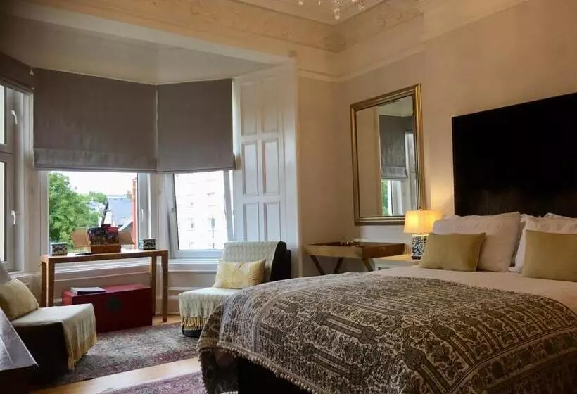 تختخواب و صبحانه Antler Guest House