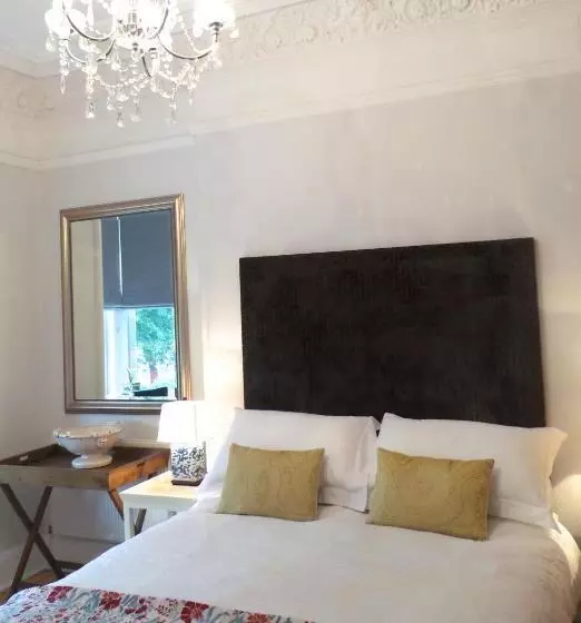 تختخواب و صبحانه Antler Guest House