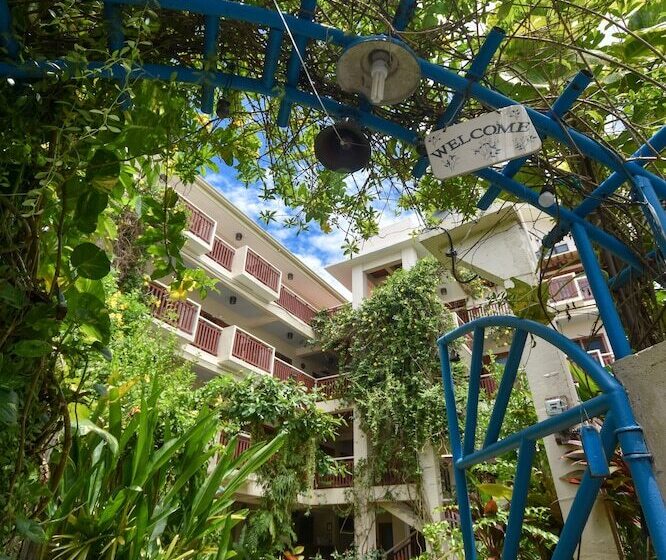 فندق Agos Boracay Rooms + Beds