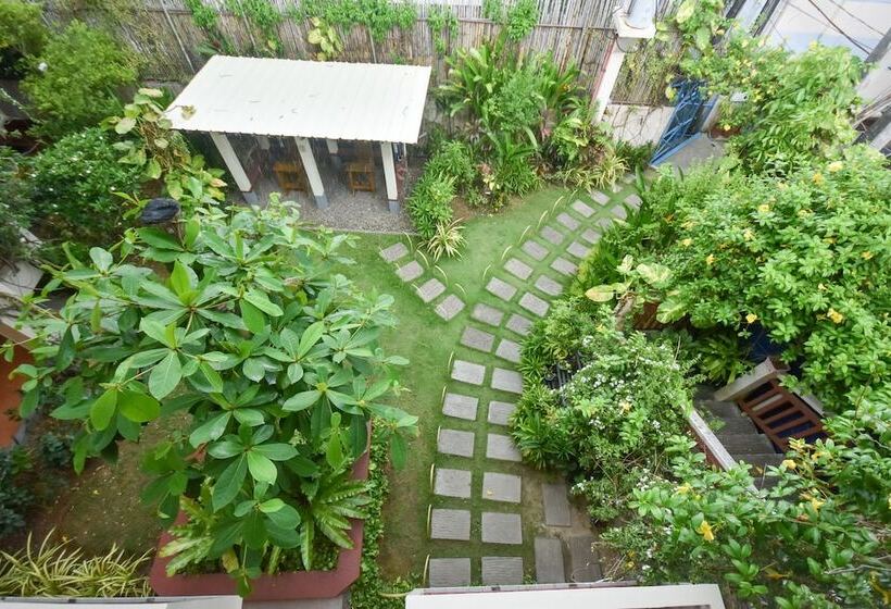 فندق Agos Boracay Rooms + Beds