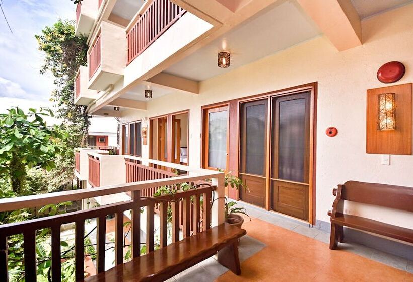 فندق Agos Boracay Rooms + Beds