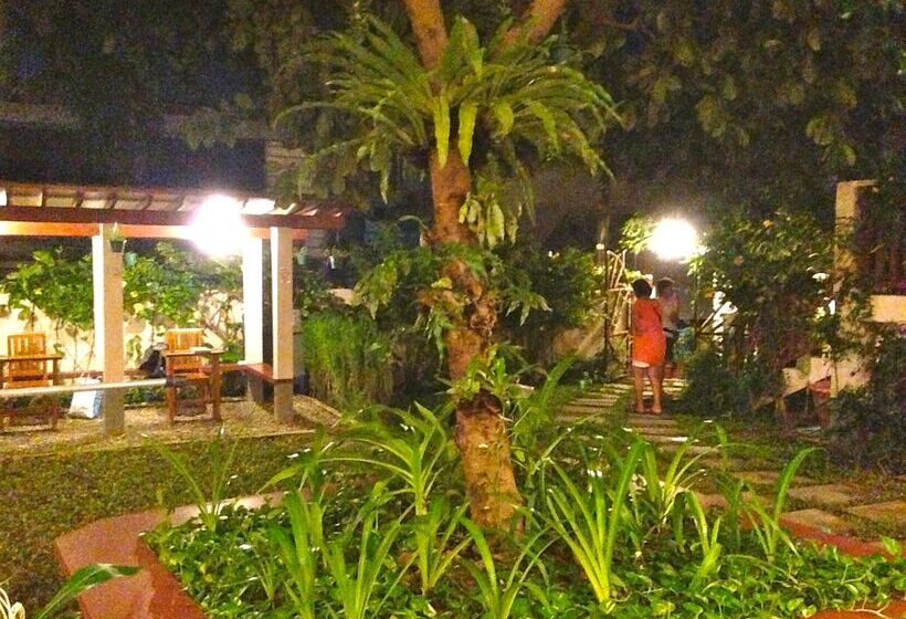 فندق Agos Boracay Rooms + Beds