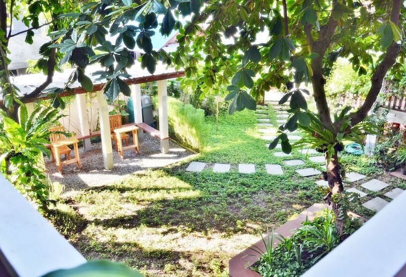 فندق Agos Boracay Rooms + Beds