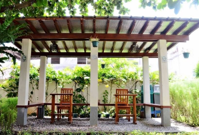 فندق Agos Boracay Rooms + Beds