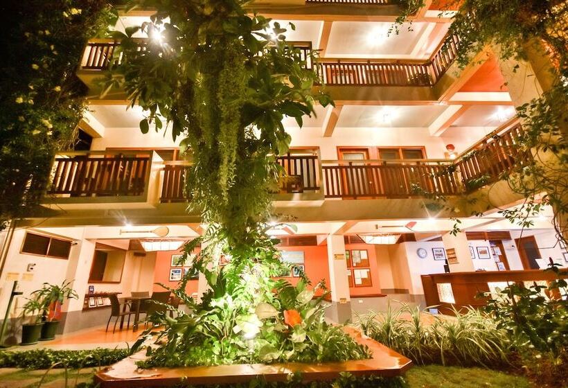 فندق Agos Boracay Rooms + Beds