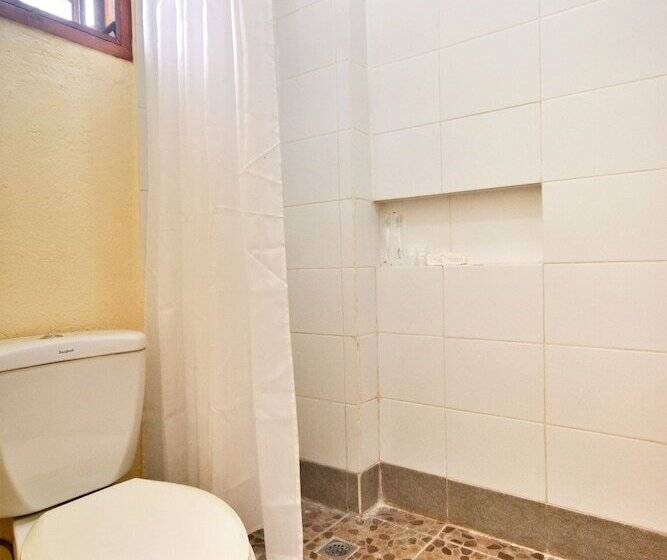 فندق Agos Boracay Rooms + Beds