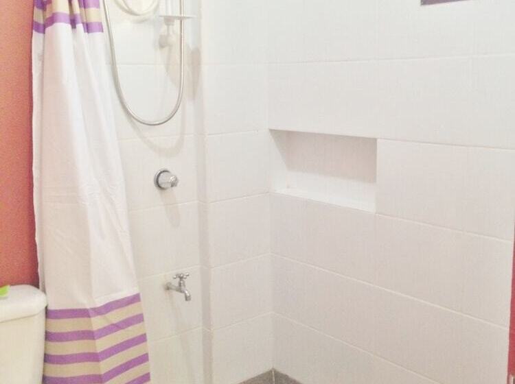 فندق Agos Boracay Rooms + Beds