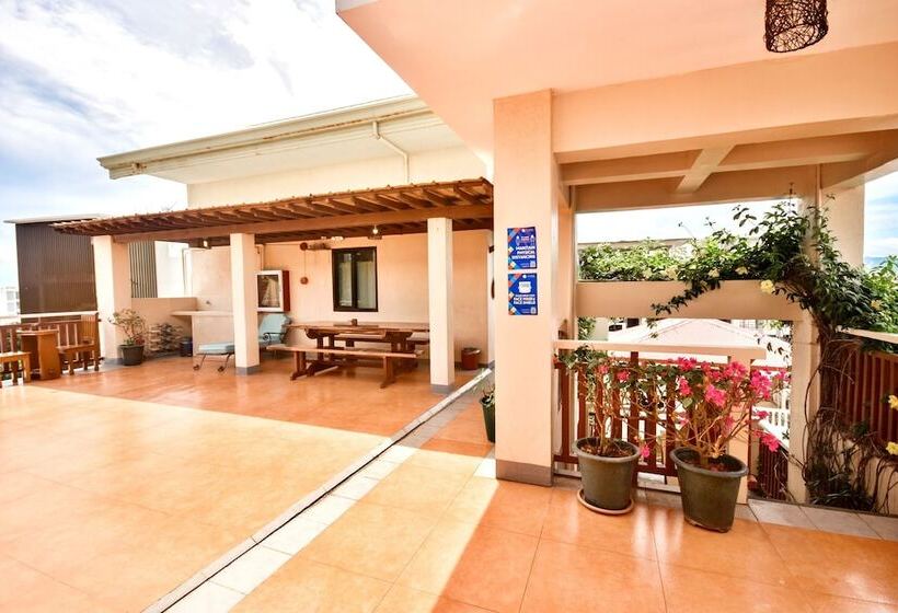 فندق Agos Boracay Rooms + Beds