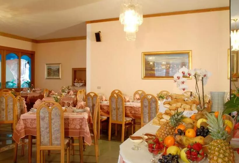 Отель Sass Maor