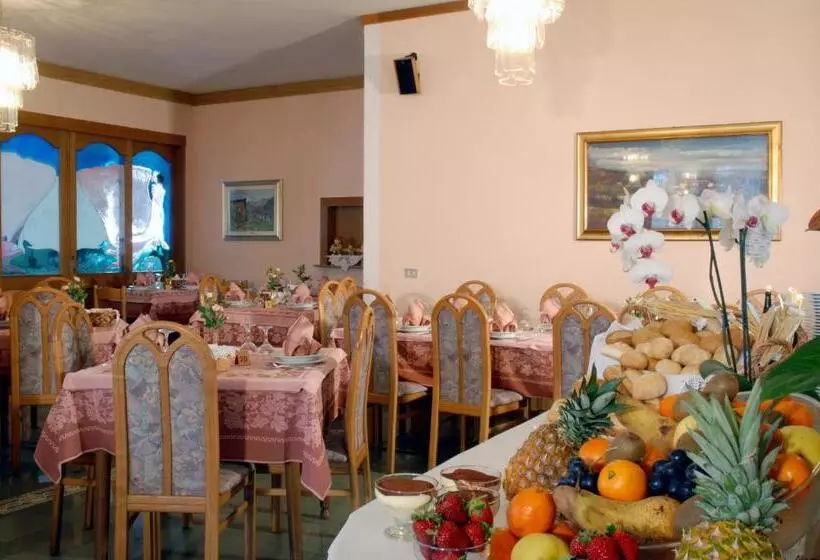 Отель Sass Maor