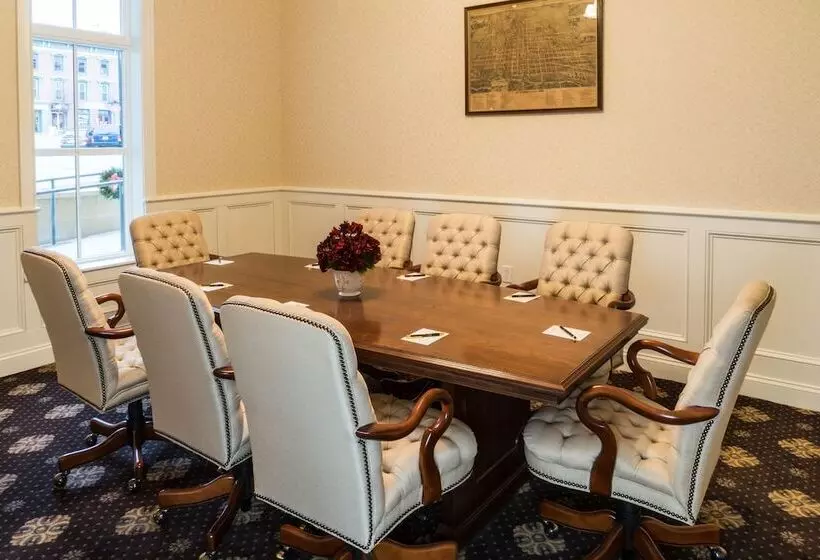 בית מלון כפרי The Mount Vernon Grand