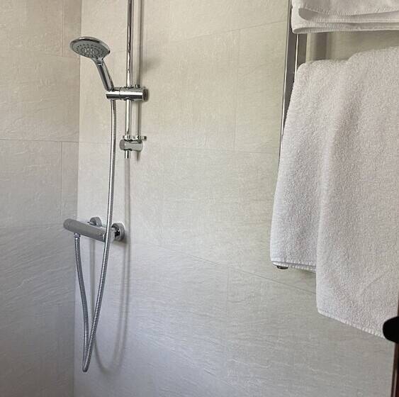 فندق Priory Tearooms Burford With Rooms