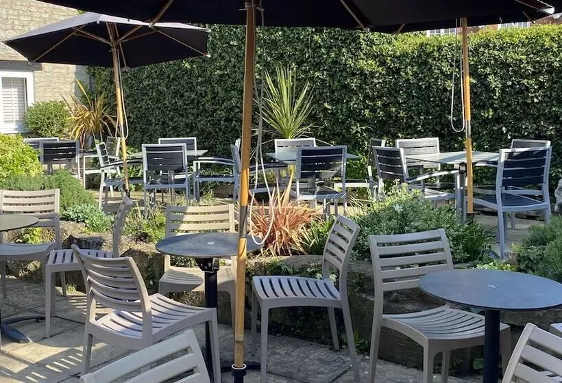 Отель Priory Tearooms Burford With Rooms