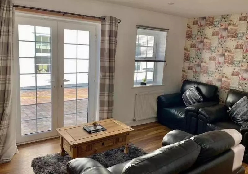 בית מלון כפרי The Royal Oak