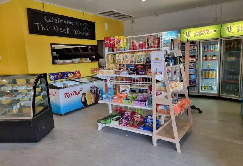 ホテル Tāhuna Beach Holiday Park