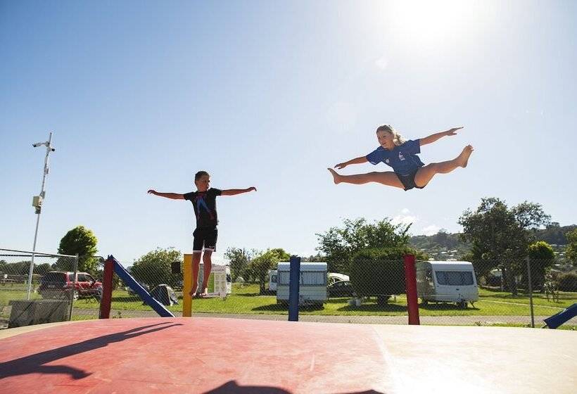בית מלון כפרי Tāhuna Beach Holiday Park