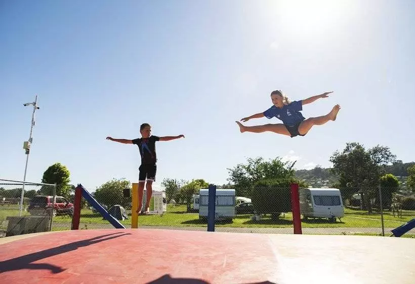 ホテル Tāhuna Beach Holiday Park