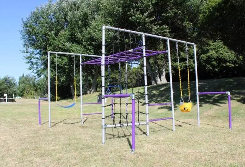 ホテル Tāhuna Beach Holiday Park