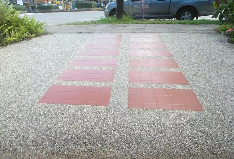 Wandee Bed And Breakfast Hostel