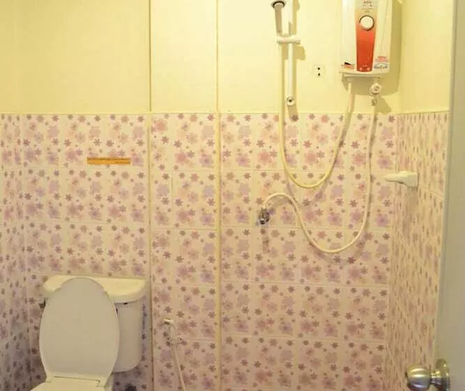 Wandee Bed And Breakfast Hostel