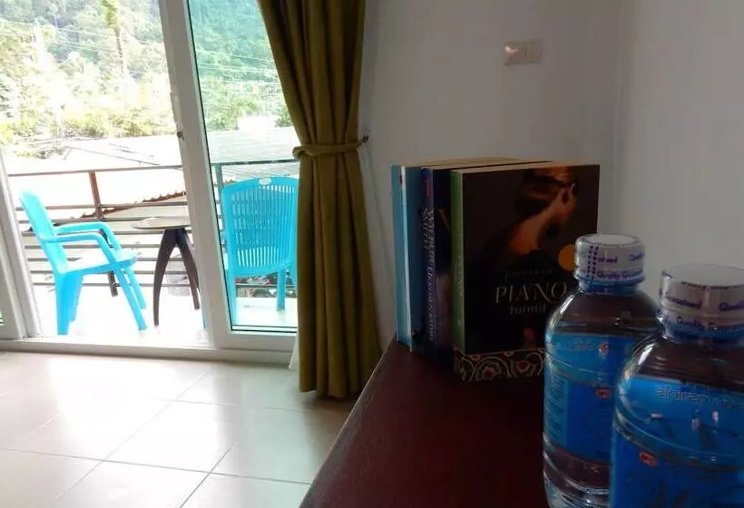 Wandee Bed And Breakfast Hostel