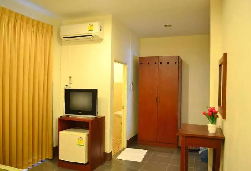 Wandee Bed And Breakfast Hostel