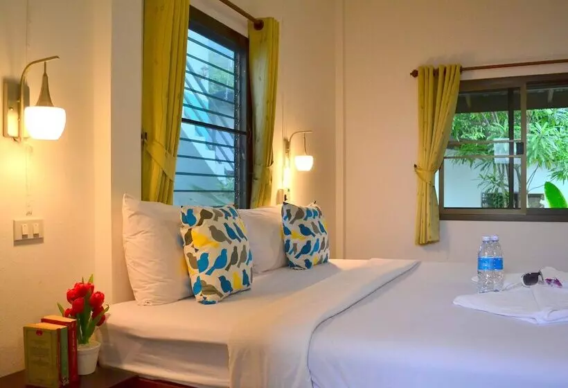 Wandee Bed And Breakfast Hostel