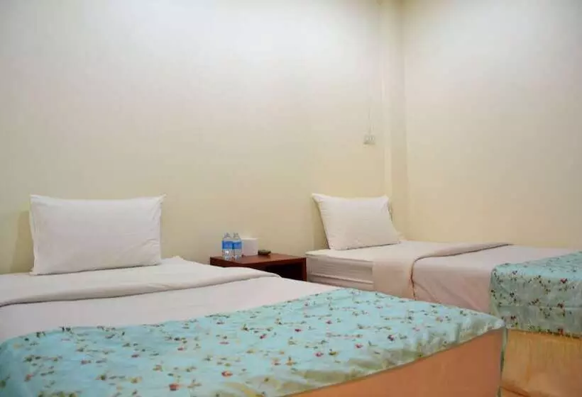 Wandee Bed And Breakfast Hostel