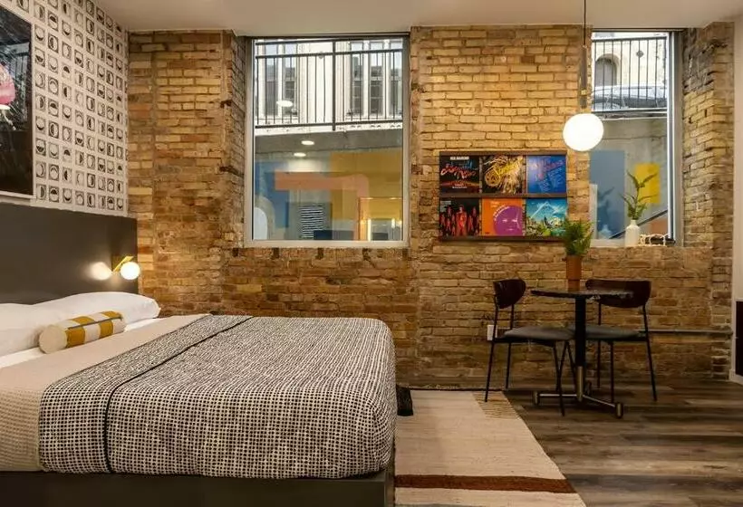 ユースホステル 5 King Bed Suites At The Finnley Hotel In Dt Gr
