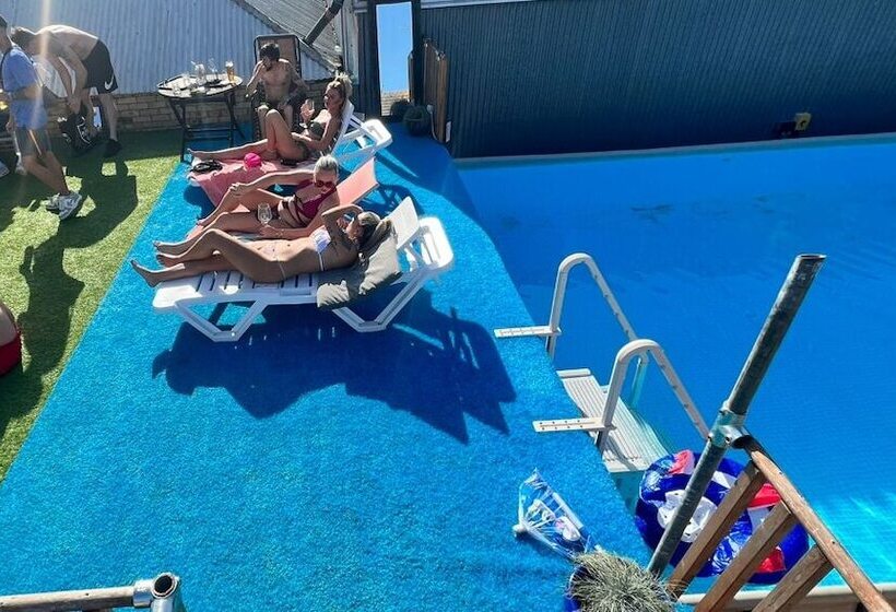 호스텔 Dog And Castle