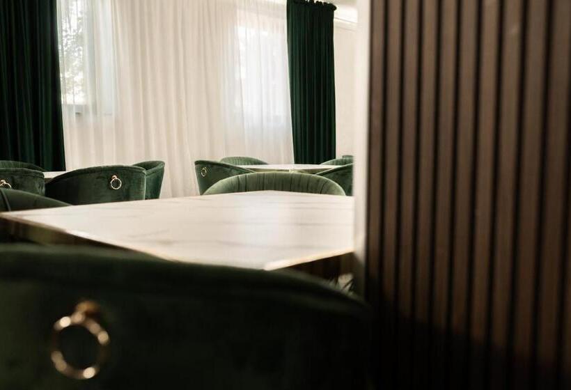 Tudor By Dedal Apart