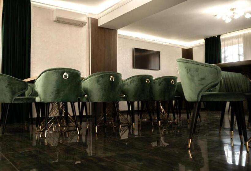 Tudor By Dedal Apart