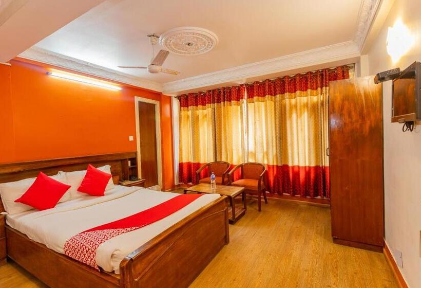 هتل Oyo 795  Holiday Inn