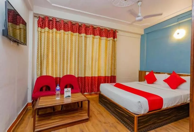 هتل Oyo 795  Holiday Inn