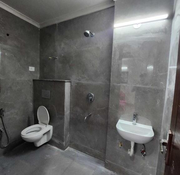 ホテル Capital O 84457 Heven