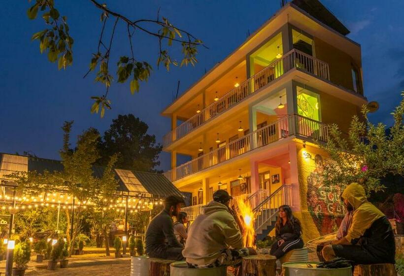 בית מלון כפרי Whoopers Hostel Manali