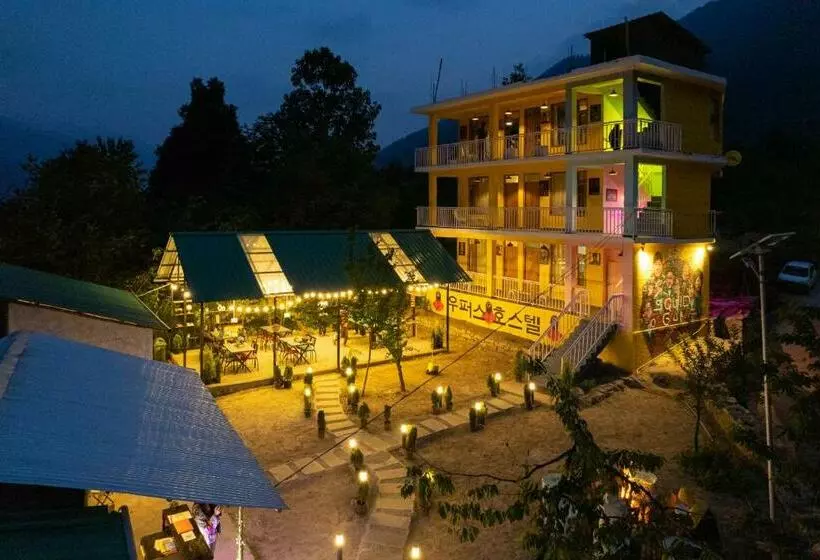 Hotelli Whoopers Hostel Manali