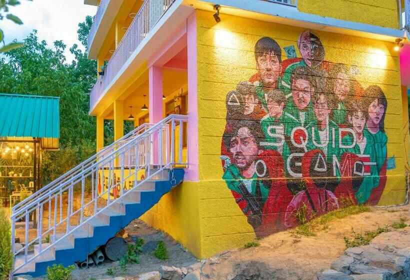 בית מלון כפרי Whoopers Hostel Manali