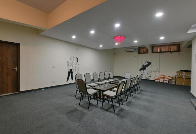 בית מלון כפרי Admire Inn Atta Market, Noida Sector 18